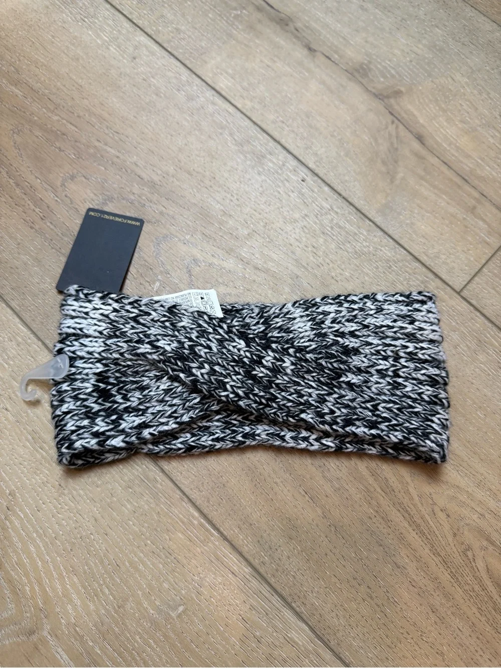 Forever 21 • Black & White Twisted Knit Headband One Size NWT